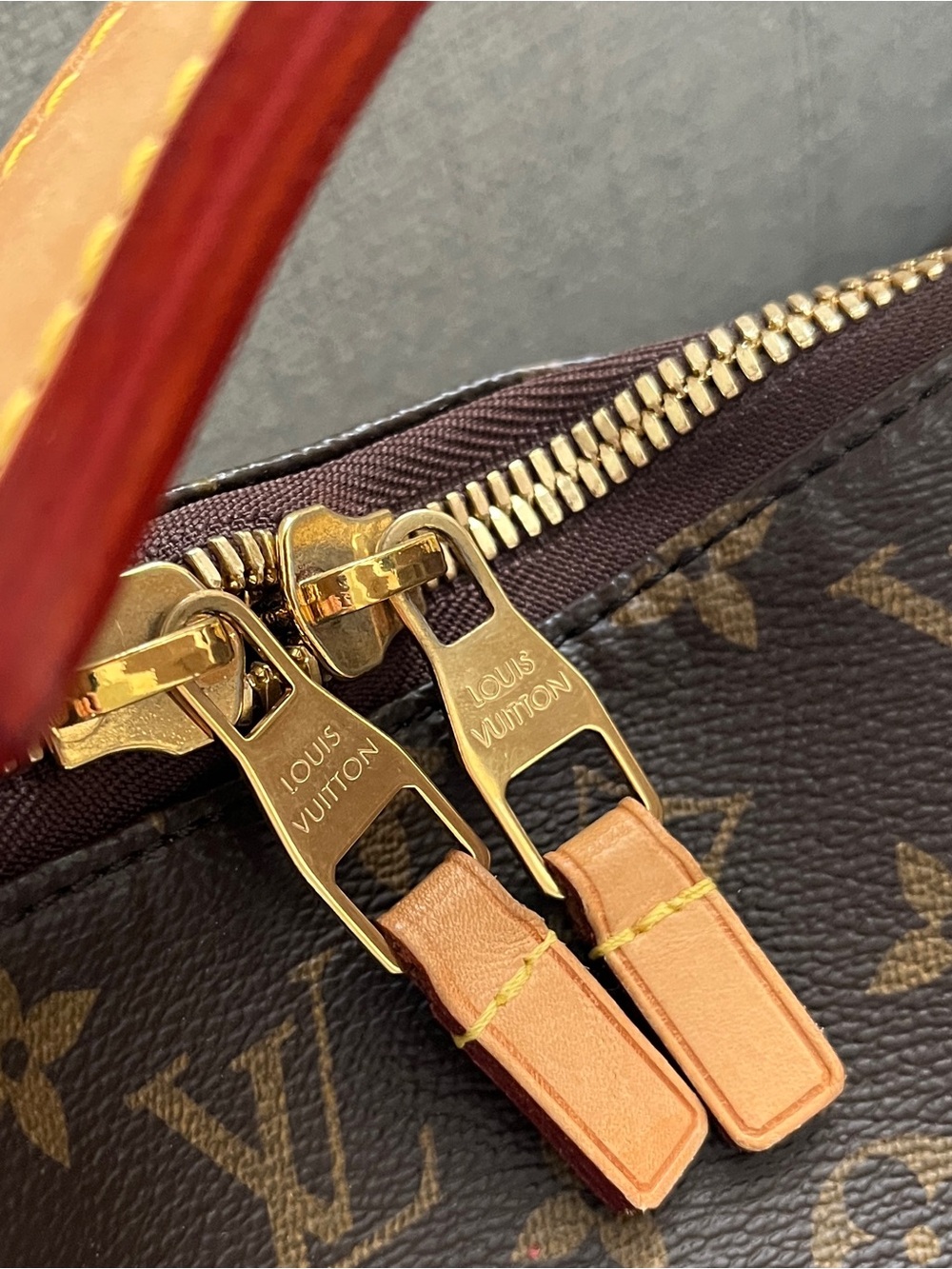 Louis Vuitton "Sully MM" - Pristine Condition - Includes Original Dust Bag - Picture 11 of 16